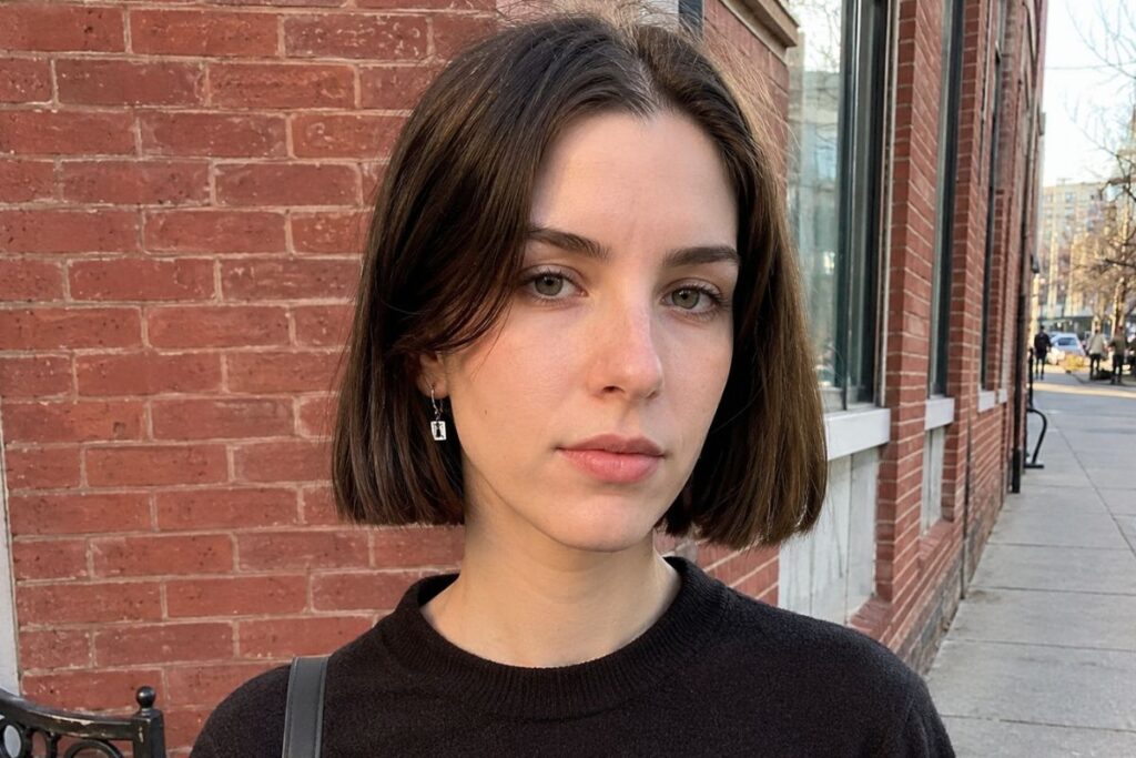 Blunt bob hairstyle for oblong face shape