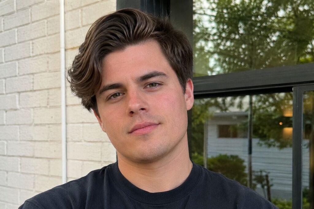 Bro flow hairstyle for round face shape men