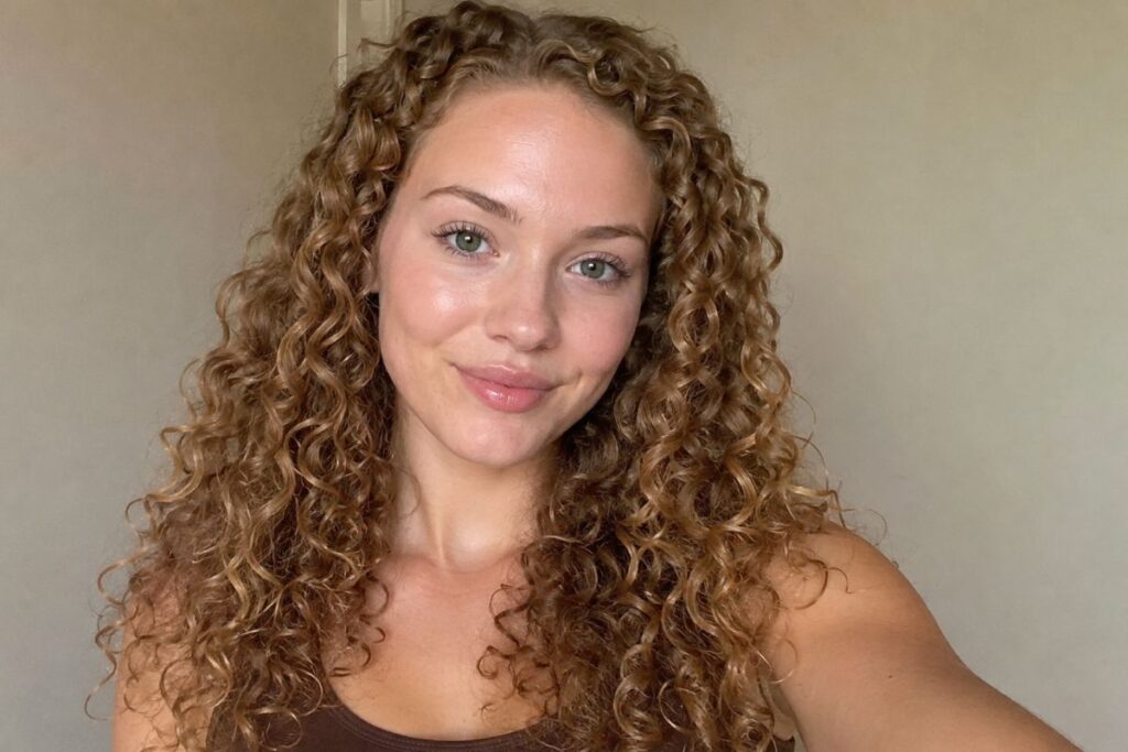 Defined spiral curls for diamond face shape
