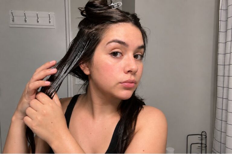 How to use castor oil for hair growth on dark strands