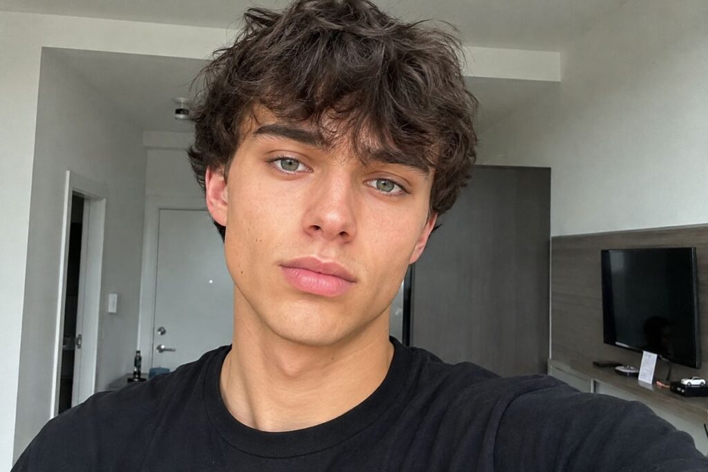 Messy bangs for men heart face shape