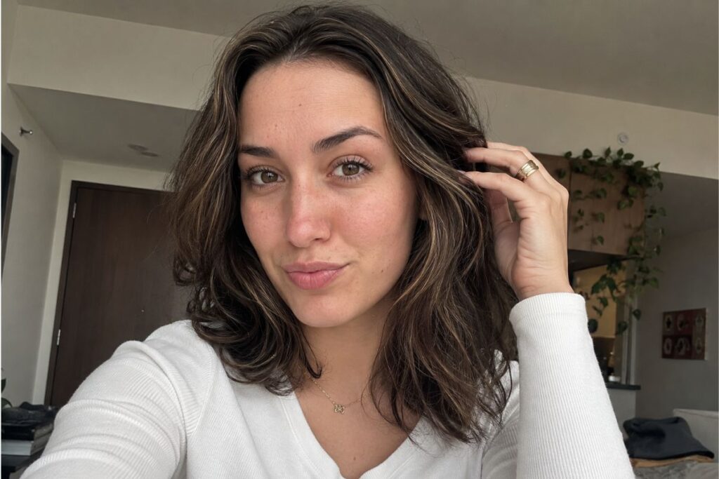Shoulder length waves for oblong face shape
